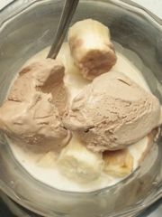 Приготовление блюда по рецепту - Вкусный коктейль - мороженое (Классический, Ягодный, Шоколадный, Алкогольный). Шаг 3