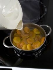 Приготовление блюда по рецепту - Кисель абрикосовый со взбитыми сливками (2). Шаг 1