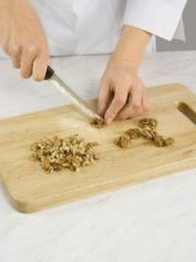 Приготовление блюда по рецепту - Варенье из черешни с орехами. Шаг 1