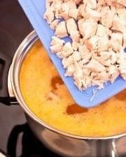 Приготовление блюда по рецепту - Сырный суп с шампиньонами (2). Шаг 9