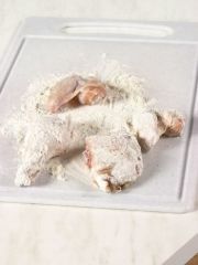 Приготовление блюда по рецепту - Курица тушеная по-деревенски. Шаг 2