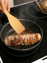 Приготовление блюда по рецепту - Тушеная свиная грудинка. Шаг 3