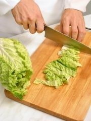 Приготовление блюда по рецепту - Салат овощной с китайской капустой. Шаг 1