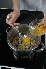 Приготовление блюда по рецепту - Каша перловая с сухофруктами. Шаг 3