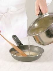 Приготовление блюда по рецепту - Кальмары в соусе. Шаг 2