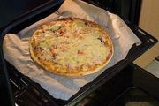 Приготовление блюда по рецепту - Пицца на тонком тесте. Шаг 7