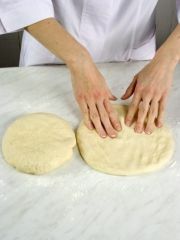 Приготовление блюда по рецепту - Фатыр-чурек (лепешки). Шаг 4