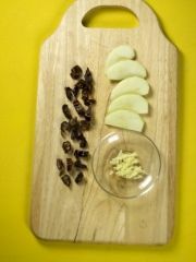 Приготовление блюда по рецепту - Салат из фиников и мандаринов. Шаг 1