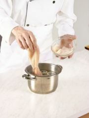 Приготовление блюда по рецепту - Кальмары в соусе. Шаг 1