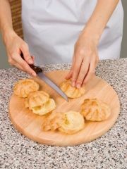 Приготовление блюда по рецепту - Заварные пирожные с вишневым кремом. Шаг 2