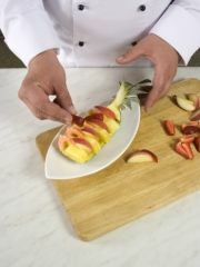 Приготовление блюда по рецепту - Фруктовое ассорти с креветками в ананасе. Шаг 5