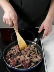 Приготовление блюда по рецепту - Слоеный рулет с мясом. Шаг 2