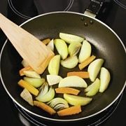 Приготовление блюда по рецепту - Тушеные почки с овощами. Шаг 1