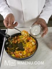 Приготовление блюда по рецепту - Салат из помидоров с морковью и сельдереем. Шаг 2