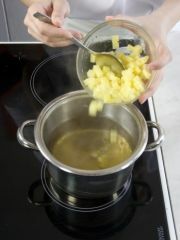 Приготовление блюда по рецепту - Суп картофельный с галушками. Шаг 1