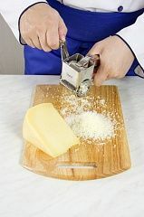 Приготовление блюда по рецепту - Соус бешамель с сыром пармезан. Шаг 2