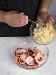 Приготовление блюда по рецепту - Салат из свеклы с квашеной капустой. Шаг 1