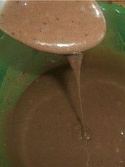 Приготовление блюда по рецепту - Шоколадный кекс в микроволновке. Шаг 3
