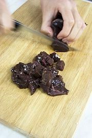 Приготовление блюда по рецепту - Лопатка ягненка, фаршированная грибами. Шаг 2