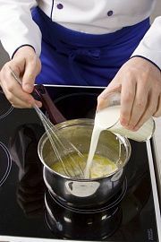 Приготовление блюда по рецепту - Картофельная запеканка с грибами и горгонзолой. Шаг 4