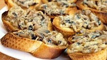 Рецепт - Кростини с грибами и сыром - видео рецепт