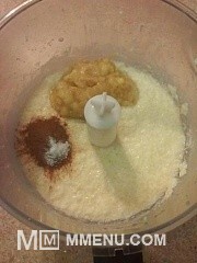 Приготовление блюда по рецепту - Банановый пирог-перевёртыш с мёдом. Шаг 5