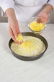 Приготовление блюда по рецепту - Пирог с луком и сыром фета. Шаг 4