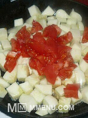 Приготовление блюда по рецепту - Жареный патиссон с помидорами. Шаг 2
