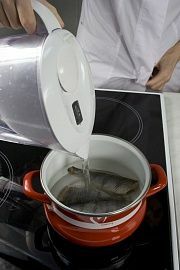 Приготовление блюда по рецепту - Уха с фрикадельками из трески. Шаг 1