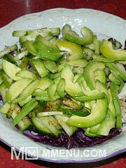 Приготовление блюда по рецепту - Салат с авокадо и краснокочанной капустой. Шаг 3