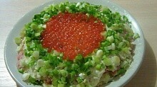 Рецепт - Праздничный салат "Императрица" с зелёным луком.
