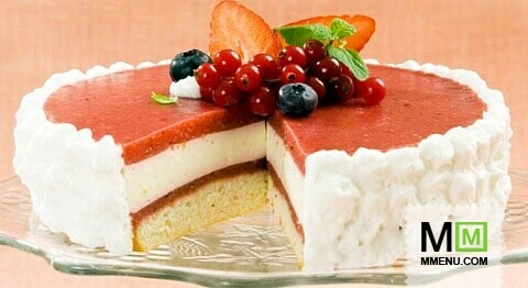 Торт с ягодами и йогуртом
