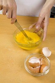 Приготовление блюда по рецепту - Отварные конвертики из теста с яйцом и маслом. Шаг 1
