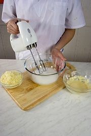 Приготовление блюда по рецепту - Суфле с сыром. Шаг 3