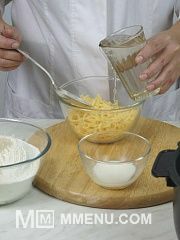 Приготовление блюда по рецепту - Луковый хлеб с сыром. Шаг 1